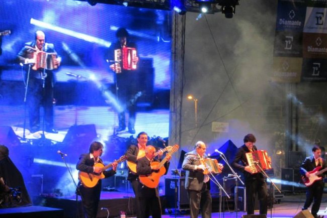LOS CHAMARRITEROS - GRUPO FOLKLORICO