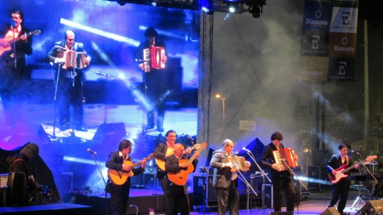 LOS CHAMARRITEROS - GRUPO FOLKLORICO