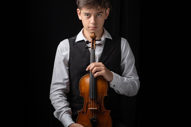 Tiene 16 años y toca un violín de más de tres siglos: Teo Gertler, el niño prodigio que brilló en la Argentina