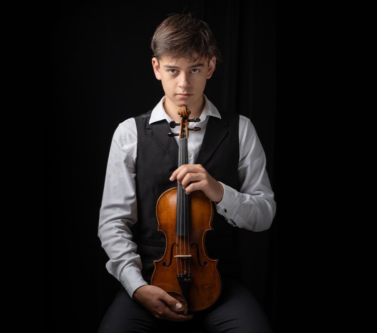 Tiene 16 años y toca un violín de más de tres siglos: Teo Gertler, el niño prodigio que brilló en la Argentina